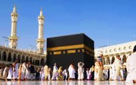 Benefits of Booking Umrah Packages Through Local Travel Agents