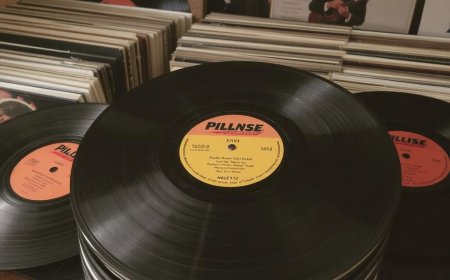 A Beginner’s Guide to Collecting Old Bollywood Vinyl Records