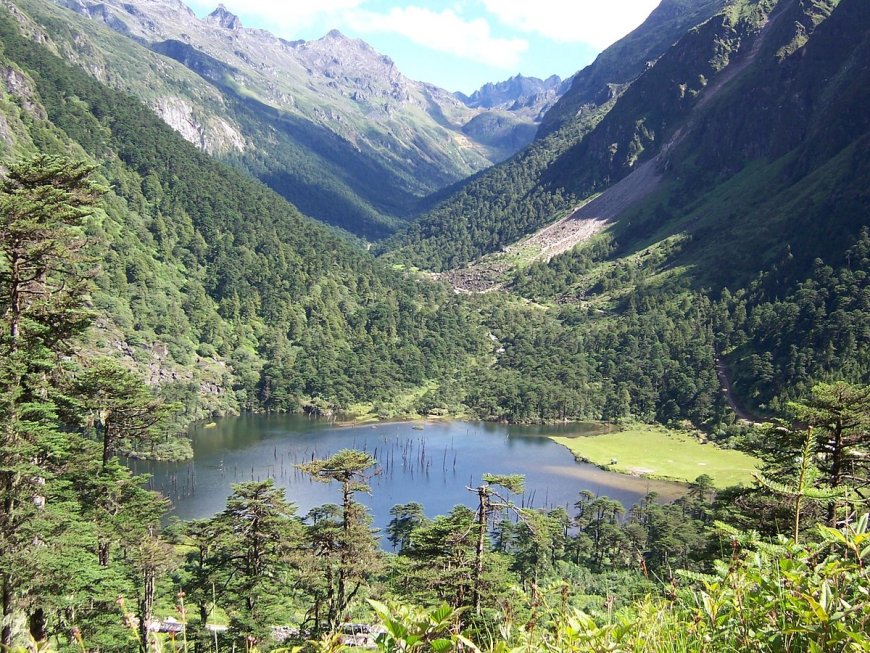 Visit Madhuri Lake: Arunachal’s Stunning High-Altitude Gem