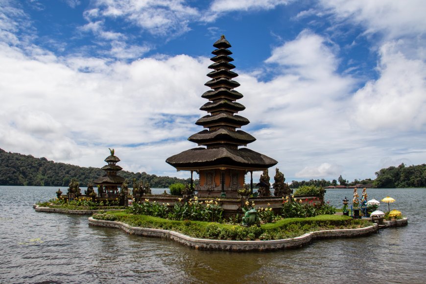 Mystical Beauty Awaits at Bali’s Pura Ulun Danu Bratan