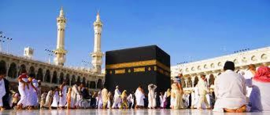 Benefits of Booking Umrah Packages Through Local Travel Agents