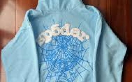 The Essential Fit: Step Out in 2025 with Spider Hoodies
