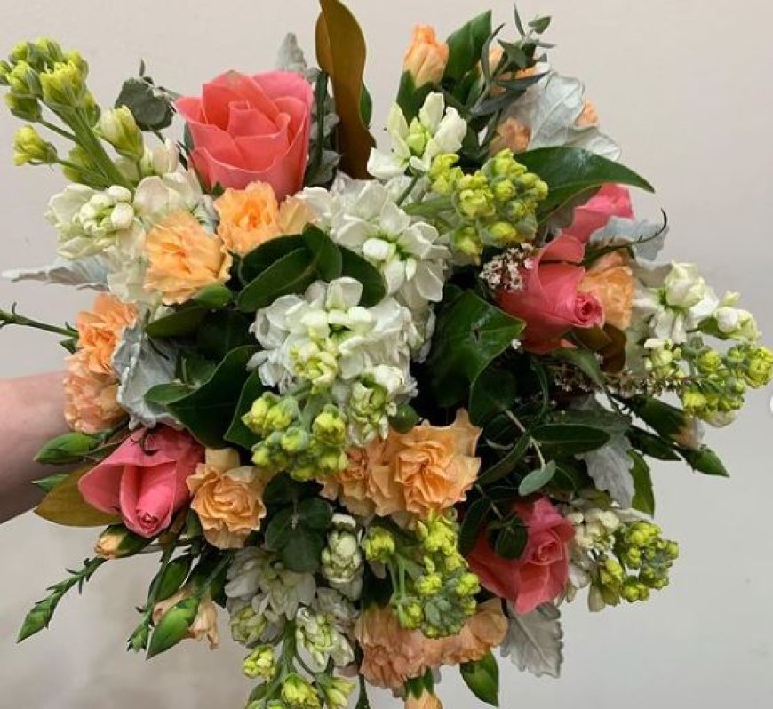 The Secret Behind Stunning Bouquets: Expert Tips from Your Local Florist